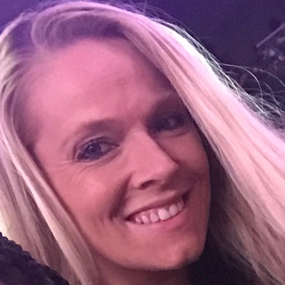 Meet your Posher, Andrea - Picture 3 of 6